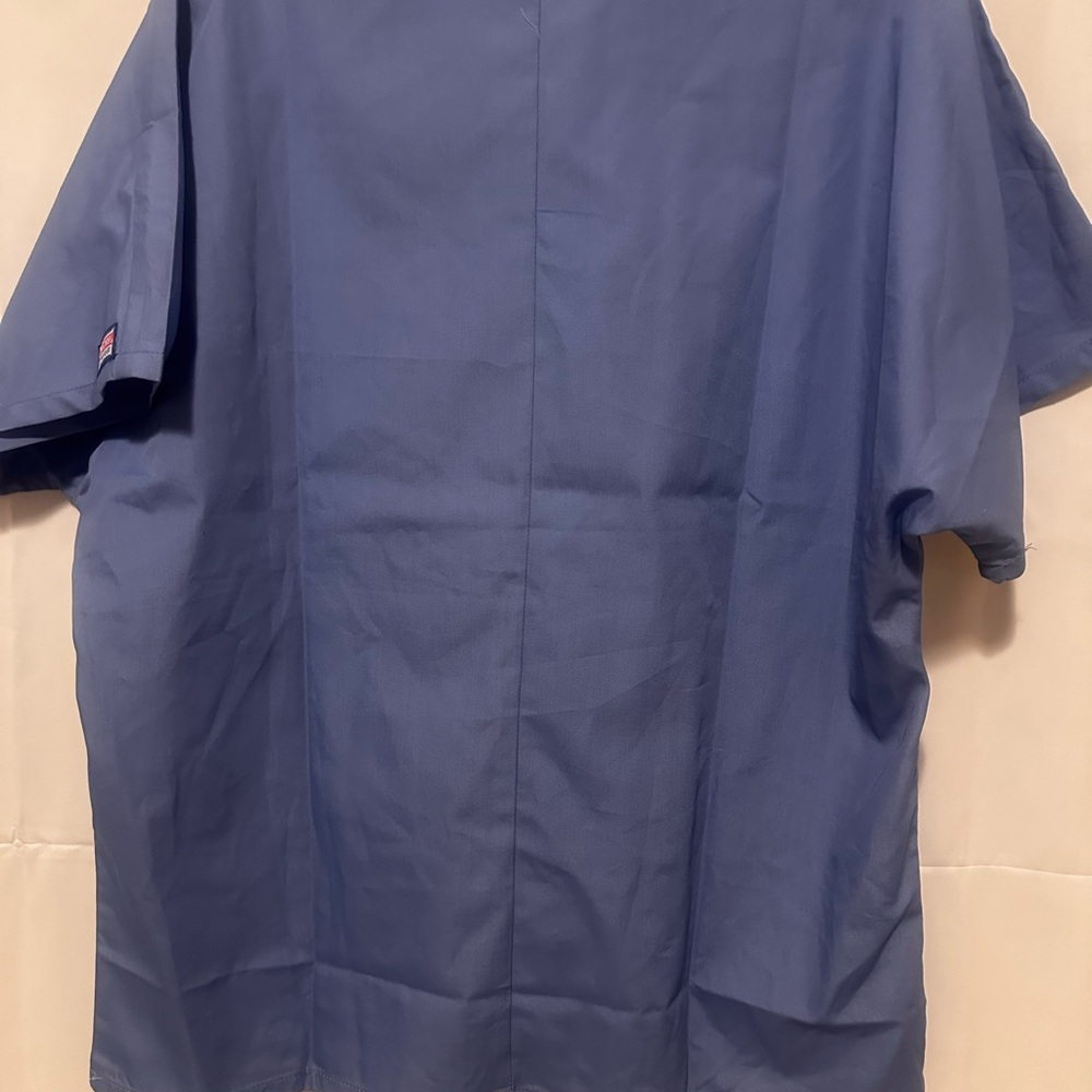 Cherokee Men's Slate V-Neck Scrubs Top - Picture 4 of 5